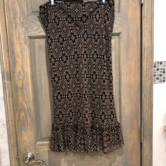 DKNY Skirt with Ruffled Hemline - Picture 2 of 3